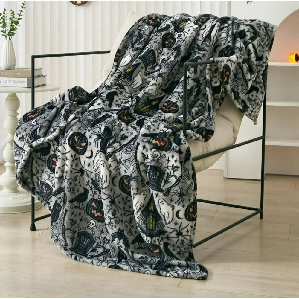 Way To Celebrate Halloween SPOOKY Ghost Plush Throw Blanket 50" x 60" Gray